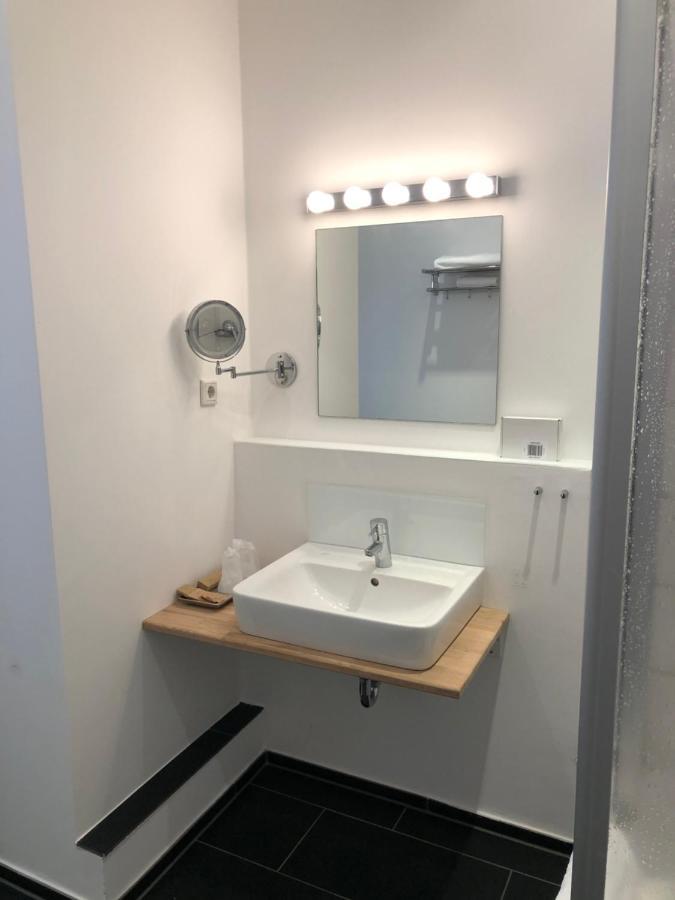 Lili Living Hotel Ратинген Екстериор снимка