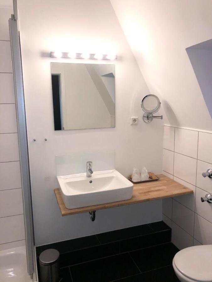 Lili Living Hotel Ратинген Екстериор снимка