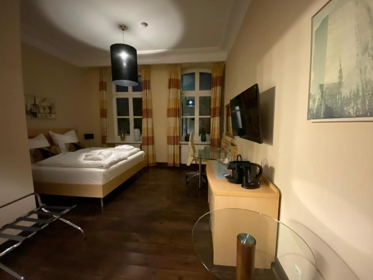 Lili Living Hotel Ратинген Екстериор снимка